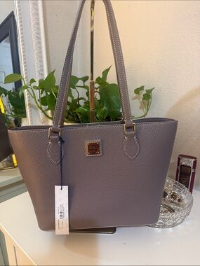 New Dooney & Bourke Lucca Collection pebble  Leather Small Jessie Tote Bag